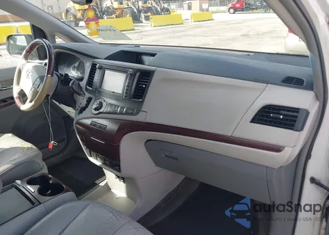 2011 Toyota Sienna Limited V6 z USA, uszkodzony, nr VIN 5TDYK3DC0BS047502